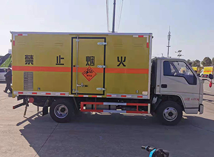 洛扎爆破器材运输车